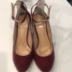 Wine colored suede pumps size 8. Brand New!